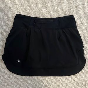LULULEMON black skort skirt size 4 tennis athleisure
